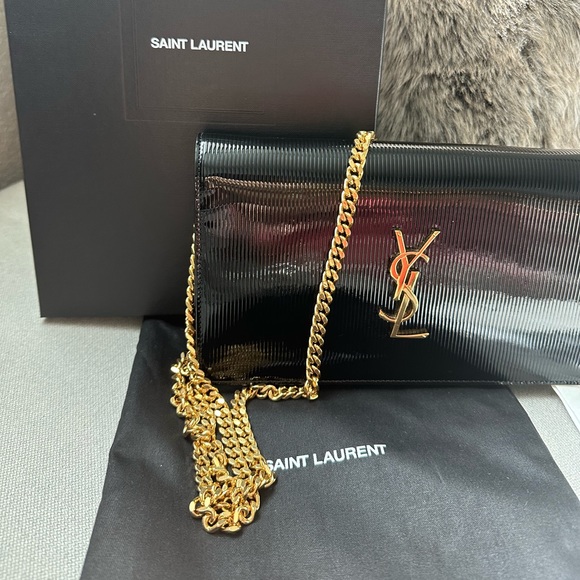 Classic Glossy Leather Chain Crossbody Bag🚨 - Picture 6 of 15